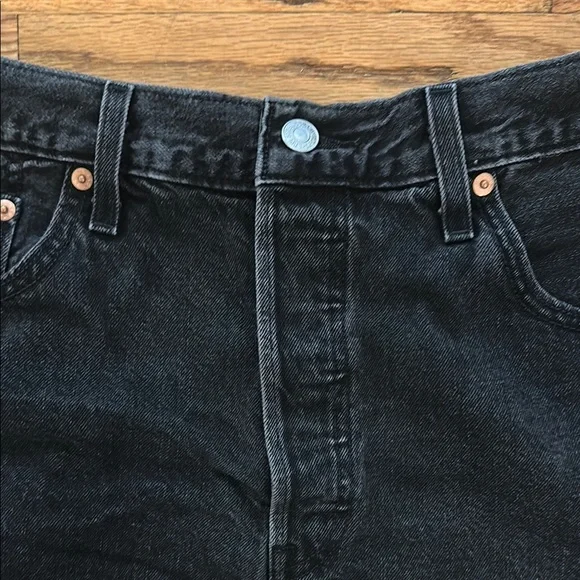 Levi's Black High-Waisted Jean Shorts with Distressed Hem - Picture 2 of 6